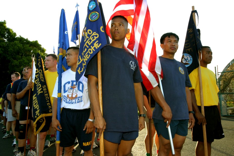 US Navy 030909-N-3228G-006 Chief petty officers