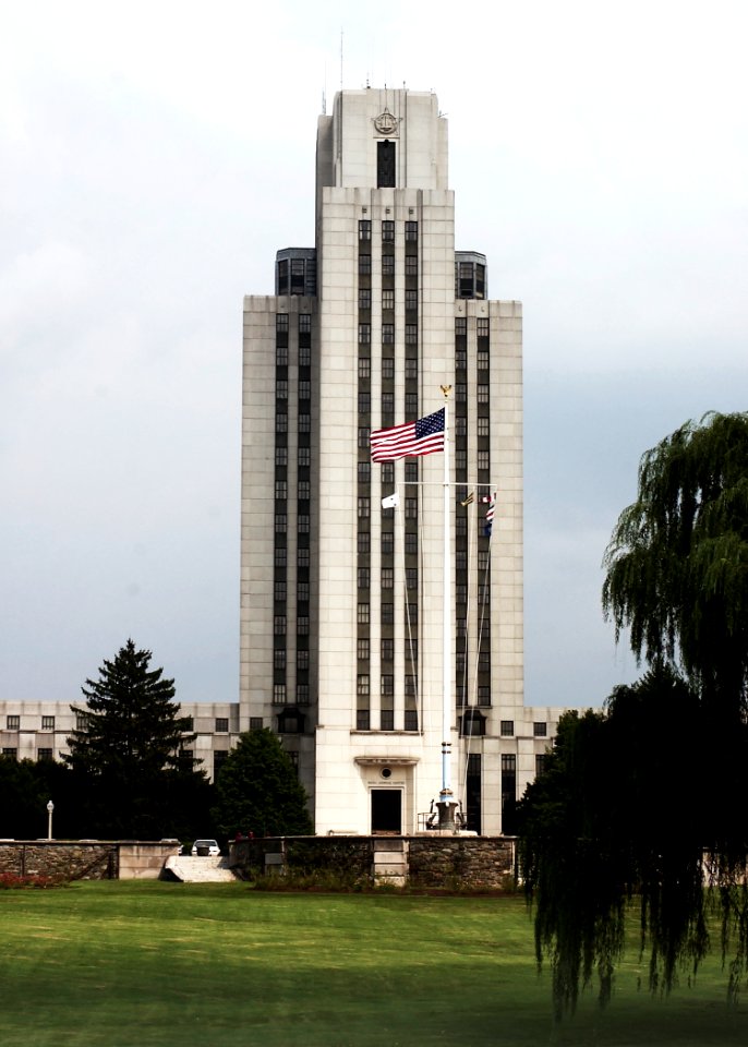 US Navy 030820-N-9593R-114 The entrance to the National Naval Medical Center in Bethesda, Maryland