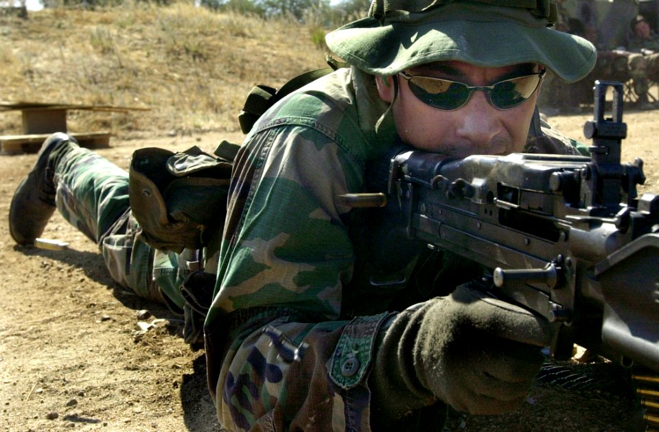 US Navy 030927-N-5362A-001 A U.S. Navy SEAL takes aim with an M-60 machine gun