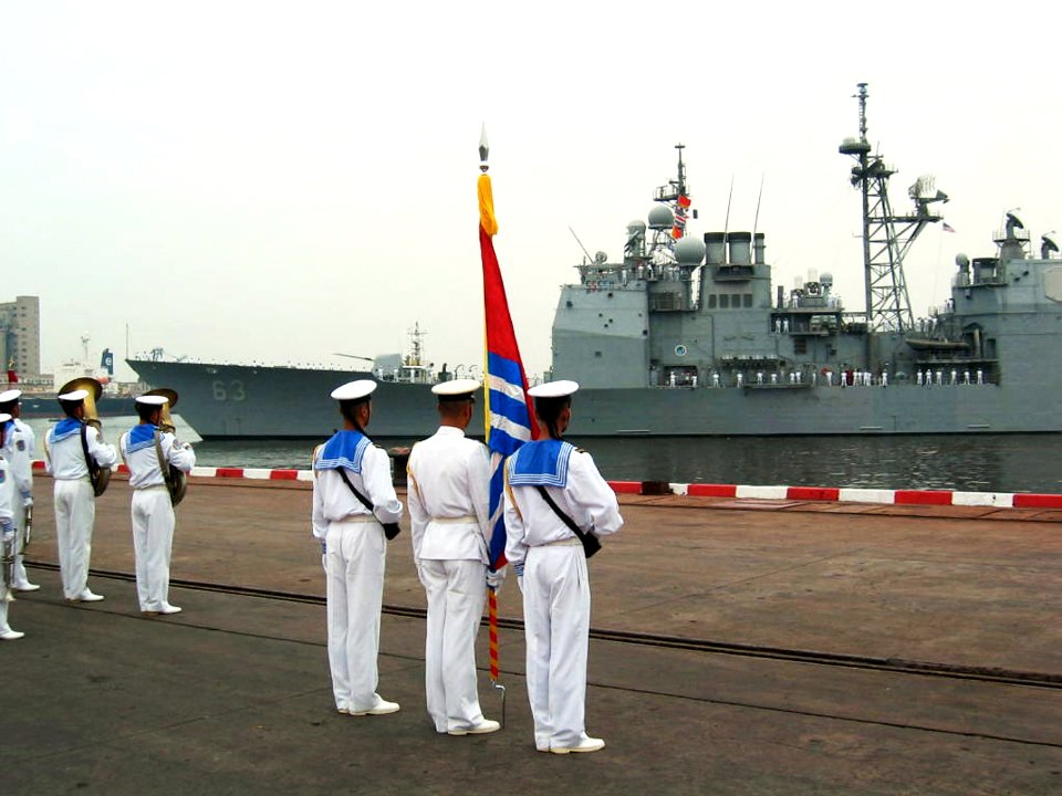 US Navy 030922-N-0000B-979 Republic of China South Sea Fleet watch the arrival of guided missile cruiser USS Cowpens