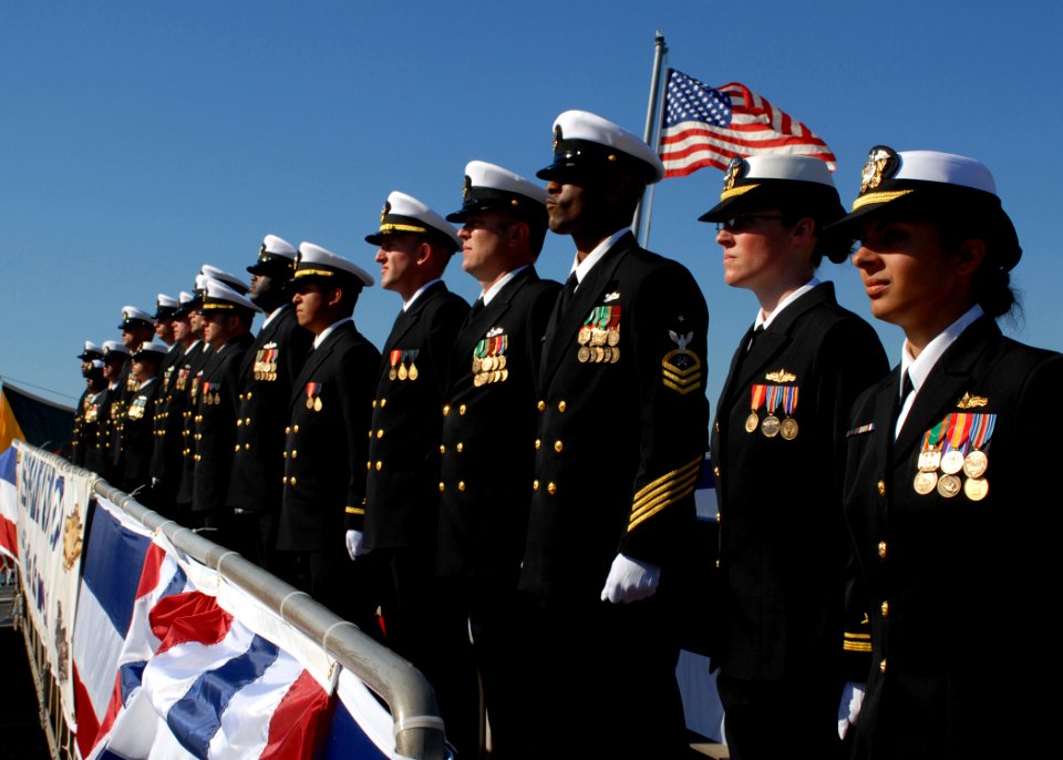 US Navy 101120-N-3737T-174 Commissioning of USS Gravely (DDG 107)