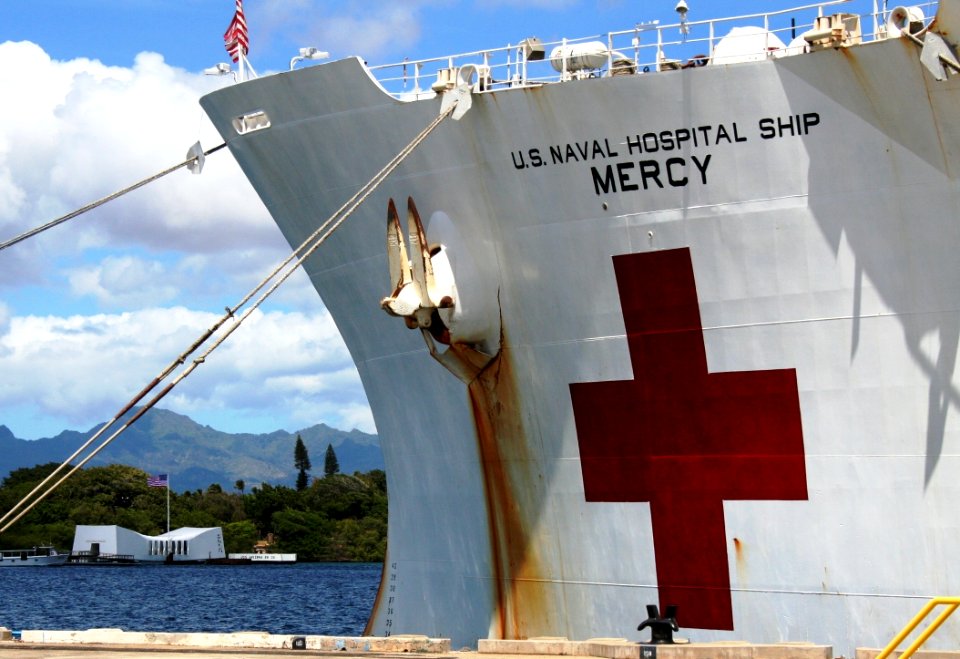US Navy 100914-N-3749M-003 USNS Mercy stops in Hawaii before heading home