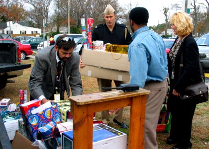 US Navy 031218-N-2820Z-005 Holiday gift drive at COMSUBLANT