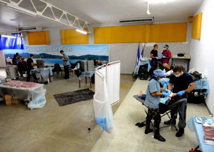US Navy 110618-F-ET173-117 Nicaraguan army Lt. Laura Quintana and personnel embarked aboard the Military Sealift Command hospital ship USNS Comfort