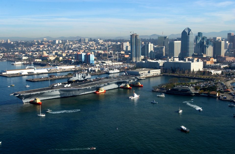 US Navy 040110-N-5362A-004 The decommissioned aircraft carrier Midway prepares to moor at its final resting place at Navy pier where it will become the largest museum devoted to carriers and naval aviation