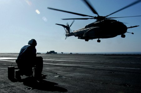 US Navy 040301-N-6278K-025 An MH-53E Sea Dragon assigned to the Blackhawks of Helicopter Mine Countermeasures Squadron One Five (HM-15), Detachment Two, comes in to land on the flight deck aboard USS George Washington (CVN 73)
