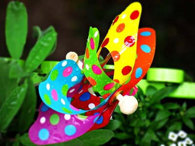 Colored dots wind