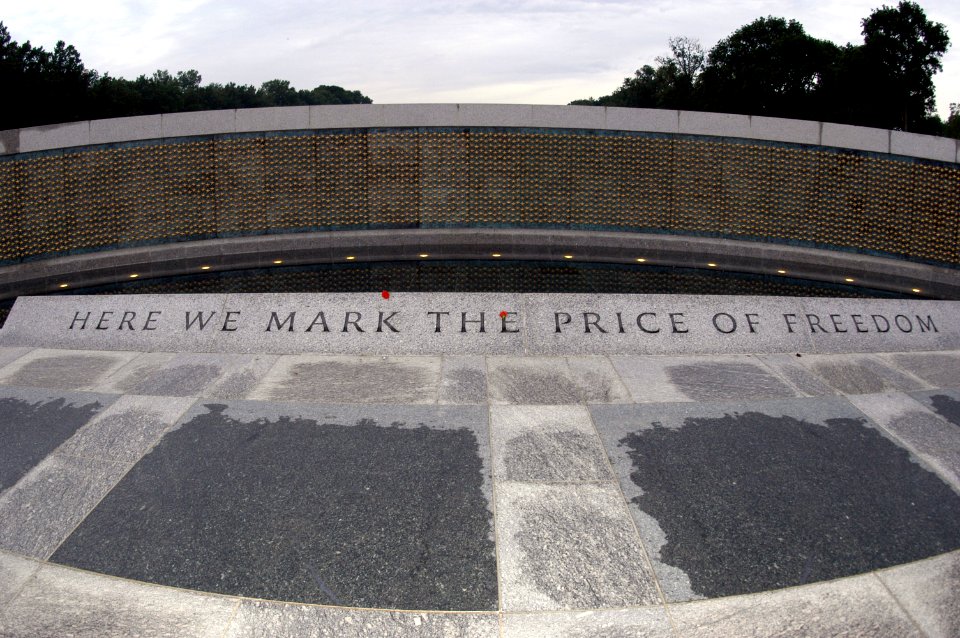 US Navy 040526-N-0295M-035 National World War II Memorial located on the National Mall in Washington, D.C