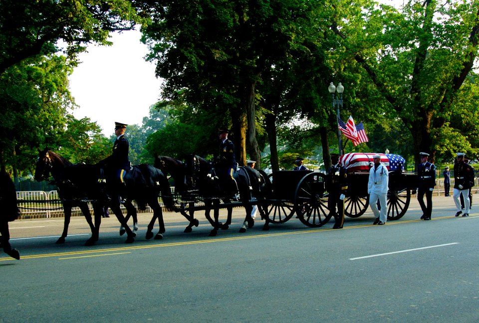 US Navy 040609-N-1464F-011 The Old Guard of the Army's 3rd U.S. Infantry Regiment transports the flag-draped casket of former President Ronald Reagan