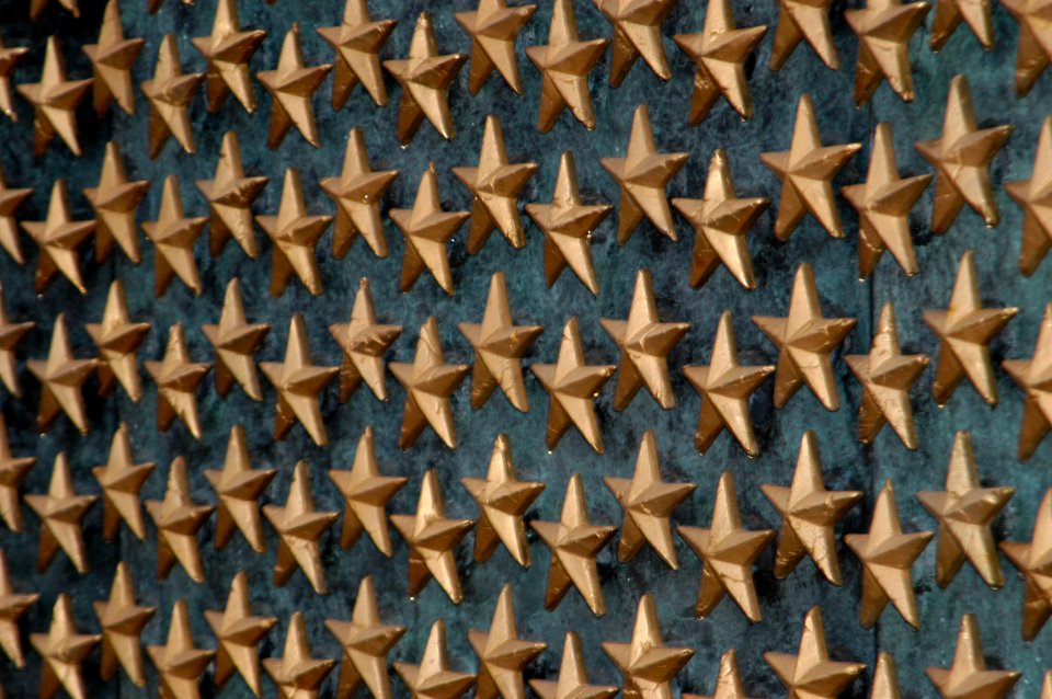 US Navy 040526-N-0295M-042 The Commemorative Area of the National World War II Memorial recognizes the sacrifice of America's WWII generation and the contribution of our allies
