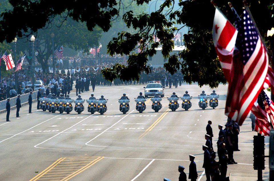 US Navy 040609-N-1464F-001 The motorcade escorting the procession of former President Ronald Reagan's casket in a horse-drawn caisson along Constitution Avenue