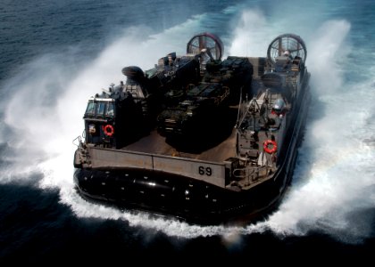 US Navy 040609-N-2972R-118 Assault Craft Unit Four (ACU-4) Landing Craft, Air Cushion (LCAC) Six Nine approaches the well deck of the amphibious assault ship USS Kearsarge (LHD 3)