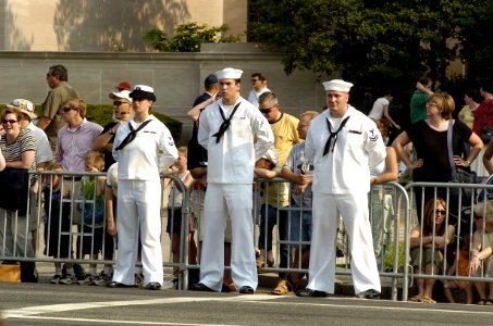 US Navy 040609-A-3085H-148 Sailors assigned to Naval District of Washington (NDW) participate in a cordon on Constitution Avenue