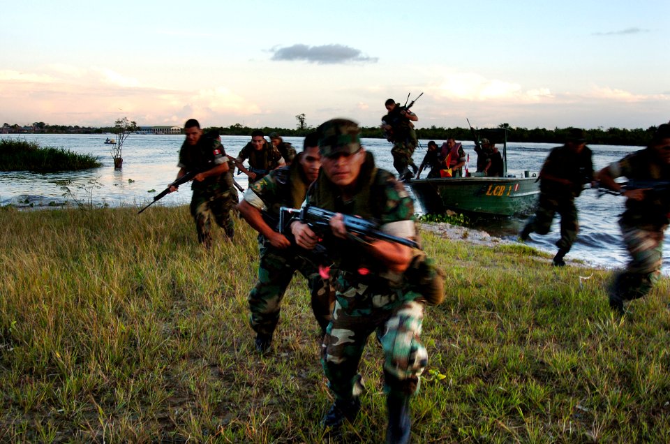 US Navy 040626-N-1464F-019 Peruvian Marines conduct a beach assault during UNITAS 45-04 field training along the Amazon River