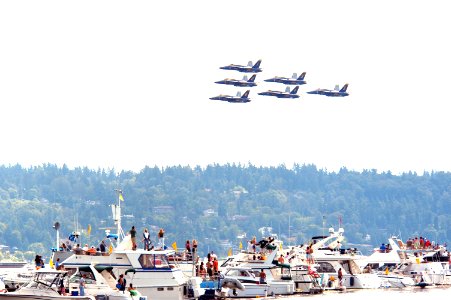 US Navy 040807-N-6477M-045 The Blue Angels perform above Lake Washington during Seafair week in Seattle, Wash