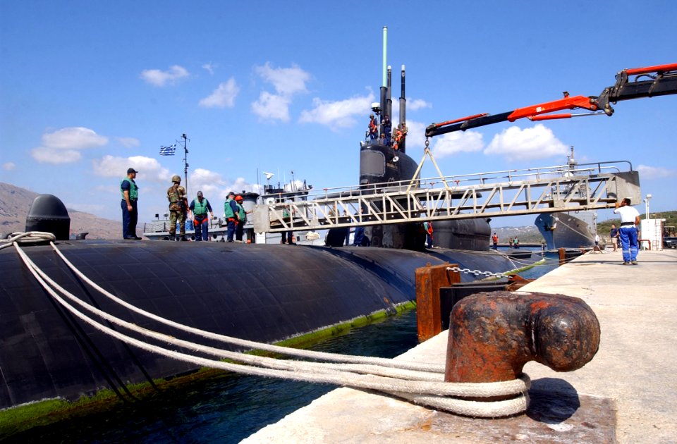 US Navy 040719-N-0780F-023 The Los Angeles-class attack submarine USS Dallas (SSN 700) has its brow removed during preparations to get underway