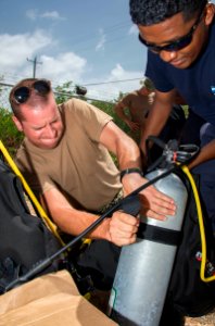 US Navy divers and Belizean Coast Guard divers work together during Southern Partnership Station '14. 140623-N-IP743-088