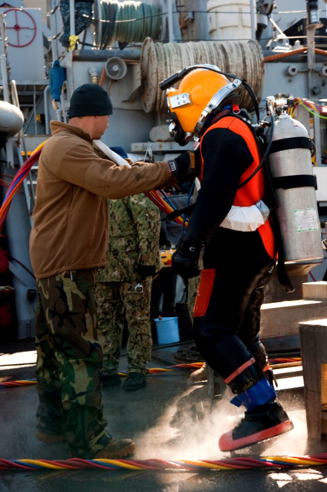 US Navy divers search for the remains of 5 un-accounted for service members from 1942 120711-N-OT964-128
