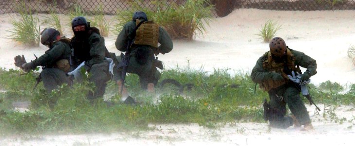 US Navy 040717-F-6340W-183 U.S. Navy SEALs (Sea, Air, Land) seize a beach during a weekend demonstration show