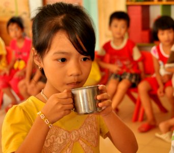 USAID Delivers Deworming Medication to Kindergartners in Nam Dinh Province (8920329103)