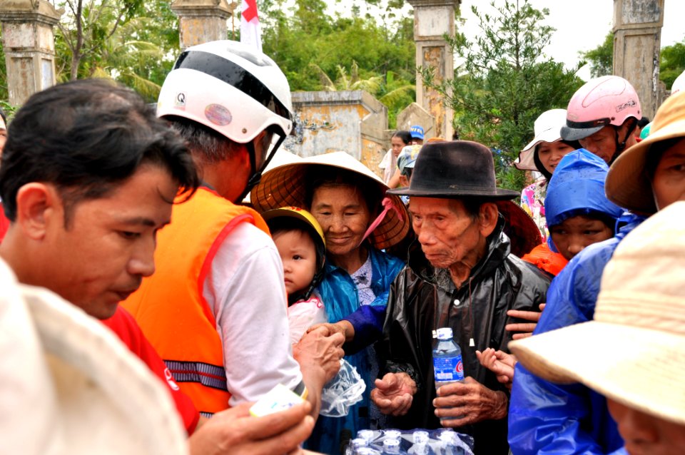 USAID and Save the Children support community evacuation drill and emergency preparedness in central Vietnam (8244667044)