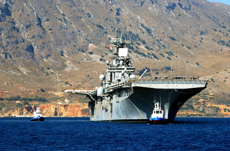 US Navy 040722-N-0780F-032 The amphibious assault ship USS Kearsarge (LHD 3) arrives in Souda Bay Harbor for its first port visit since being surge deployed