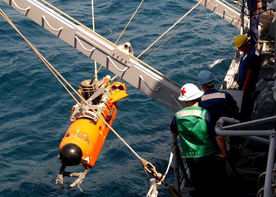 US Navy 040728-N-4374S-002 Sailors assigned to the mine countermeasure ship USS Dextrous (MCM 13) lower an AN-SLQ-48 Mine Neutralization Vehicle