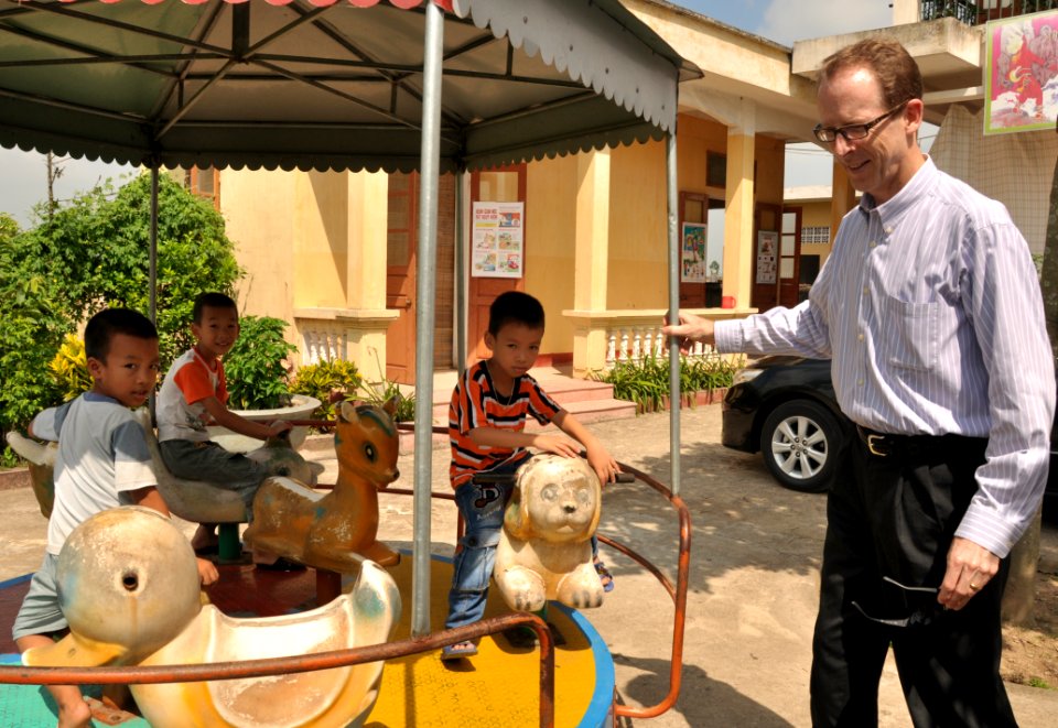 USAID Delivers Deworming Medication to Kindergartners in Nam Dinh Province (8920917328)