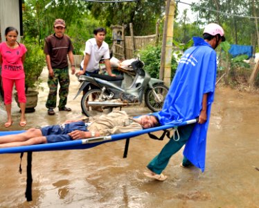 USAID and Save the Children support community evacuation drill and emergency preparedness in central Vietnam (8243611569)