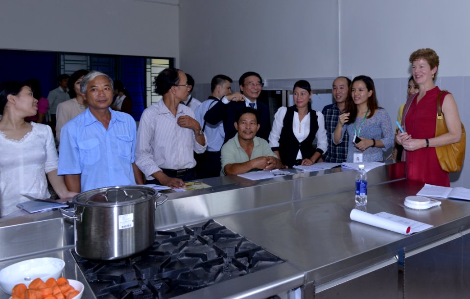 USAID gives educational equipment to Dong A University’s Quang Nam campus (22974998165)