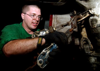 US Navy 040903-N-4374S-004 Aviation Structural Mechanic 3rd Class Jeremy Gibbs ties-down an F-A-18C Hornet with a TD-1AB tie down chain assembly