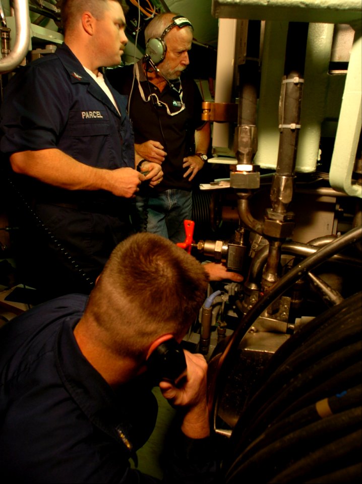 US Navy 040823-N-2653P-987 Electric Boat employee Ed Robinson works with Sonar Technician 2nd Class John Parcewl, center, and Senior Chief Sonar Technician James Walker, foreground, as they deploy a TB-16 towed sonar array from