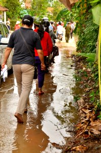 USAID and Save the Children support community evacuation drill and emergency preparedness in central Vietnam (8244690174) photo