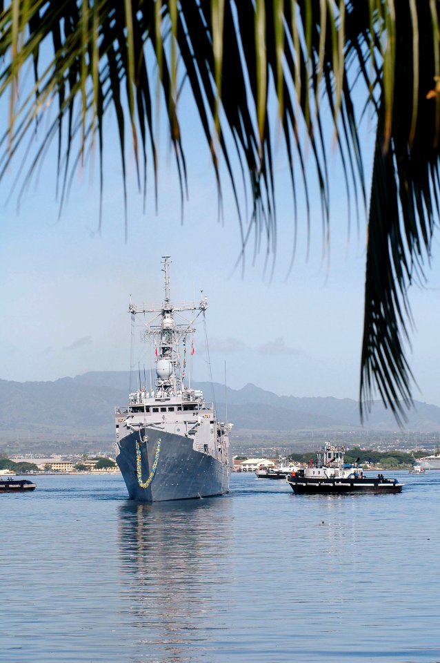 US Navy 041112-N-8157C-037 The Pearl Harbor-based guided missile frigate USS Crommelin (FFG 37), returned home from deployment