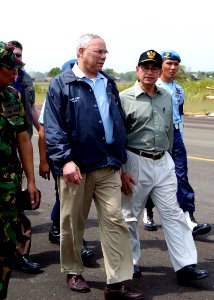 US Navy 050105-N-0057P-171 Secretary of State Colin Powell walks with Indonesian President Susilo Yudhoyono after departing his plane in Banda Aceh, Sumatra, Indonesia