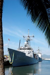 US Navy 041112-N-8157C-128 The Pearl Harbor-based guided missile frigate USS Crommelin (FFG 37), return home from deployment