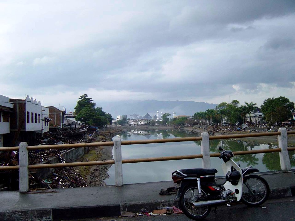 US Navy 050101-O-XXXXB-064 Trash and debris lines the banks of a river near down town Aceh, Sumatra following a massive Tsunami that struck the area on the 26th of December 2004