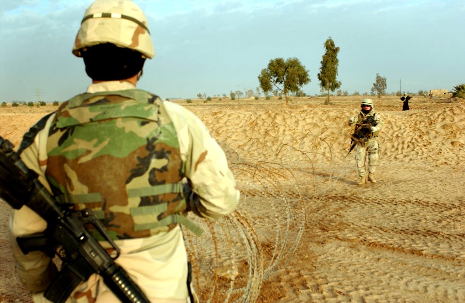 US Navy 050124-N-1810F-099 Seabees set up barbed-wire barricades for protection prior to the start of the day's work