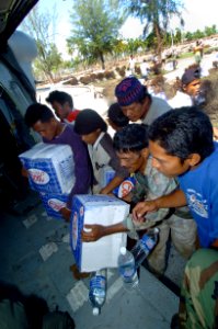 US Navy 050116-N-4142G-183 An MH-60S Knighthawk from Helicopter Combat Support Squadron Eleven (HC-11) delivers aid to areas of Indonesia