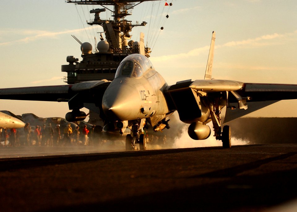 US Navy 050121-N-6363M-004 An F-14B Tomcat assigned to the Swordsmen of Fighter Squadron Three Two (VF-32) launches off one of the four steam-powered catapults aboard USS Harry S. Truman (CVN 75)