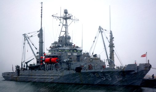 US Navy 050203-N-0295M-005 The Safeguard-class rescue and salvage ship USS Grapple (ARS 53) endures a rare snow storm on board Naval Amphibious Base (NAB) Little Creek, Va