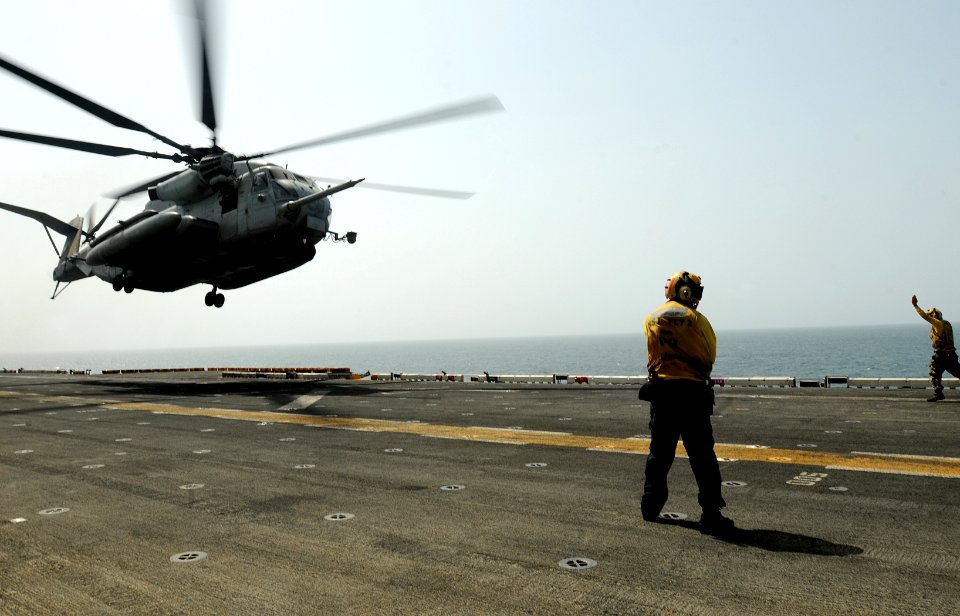 USMC - CH-53E Super Stallion -HMM165 - USS Peleliu (LHA 5) 110810 
