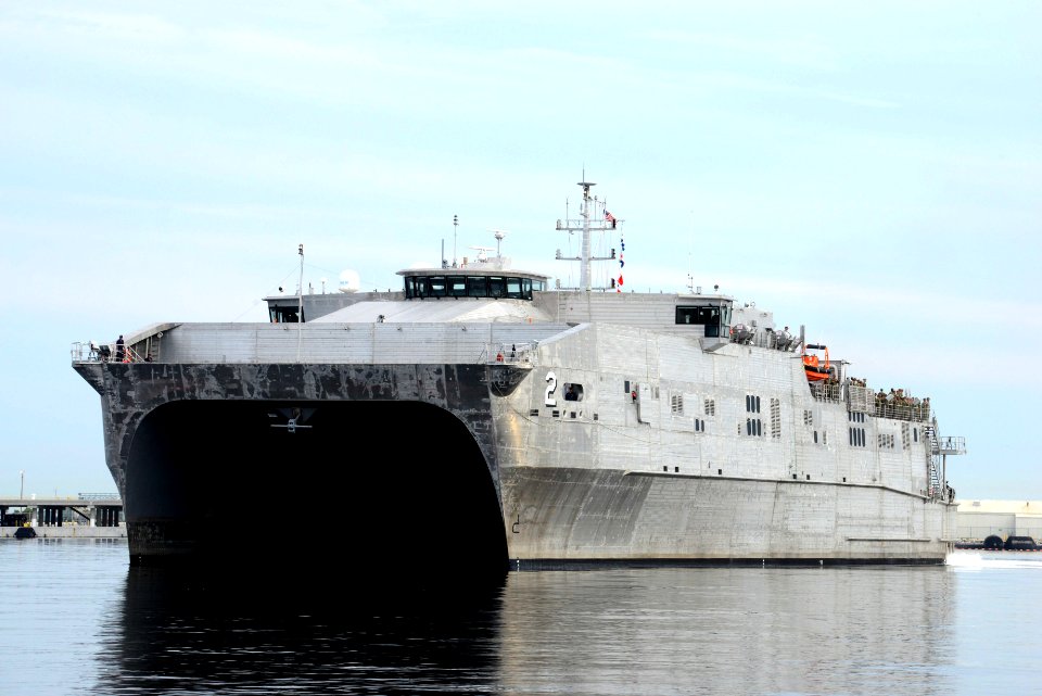 USNS Choctaw County arrives at Naval Station Mayport 141007-N-WA189-037