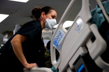 USNS Comfort Provides Care for Critical Patients in Intensive Care Unit (49826525546)
