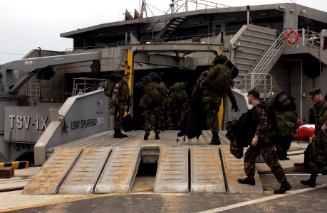 US Navy 050315-F-9629D-183 U.S. Army Soldiers assigned to C Troop, 1st Squadron, 1st U.S. Calvary Regiment, board the U.S. Army's Theater Support Vessel TSV-1X Spearhead