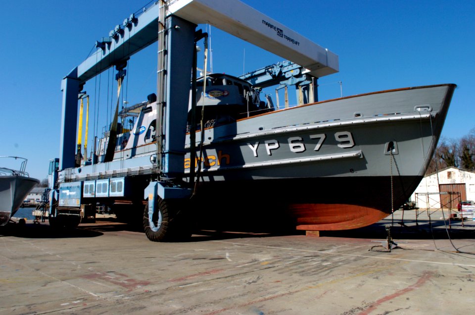 US Navy 050315-N-7676W-069 The Office of Naval Research vessel (ONR) YP-679, Afloat Lab, receives a fresh coat of paint on board Naval Station Annapolis, Md