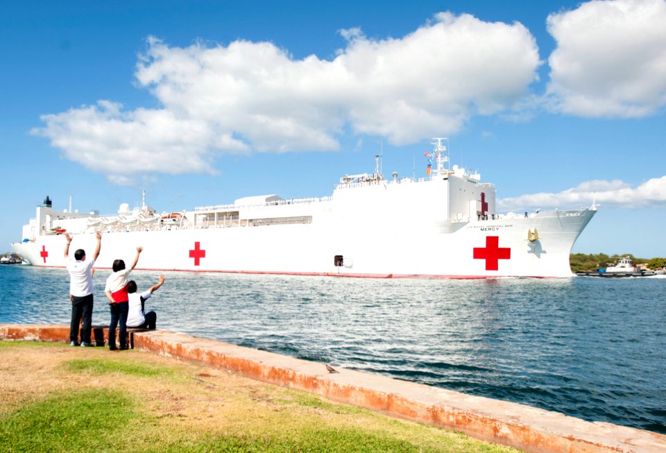 USNS Mercy arrives in Historic Pearl Harbor 150525-N-WC566-013