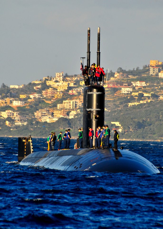 USS Alexandria arrives in Greece. (8413080101)