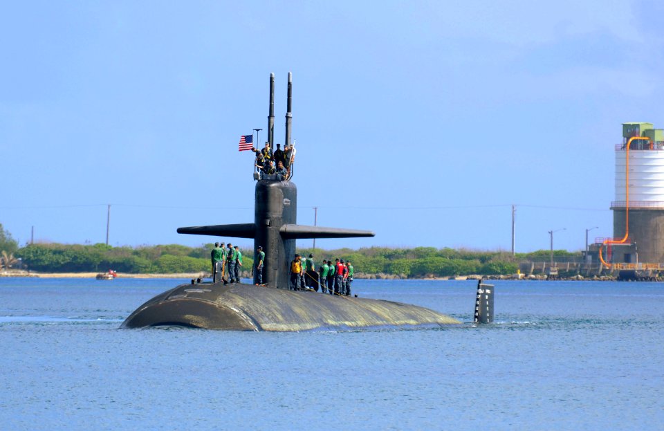 USS Albuquerque arrives in Apra Harbor, Guam. (8720063027)