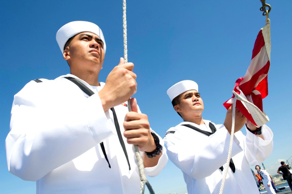 USS America arrives in its homeport of San Diego 140915-N-YB590-160